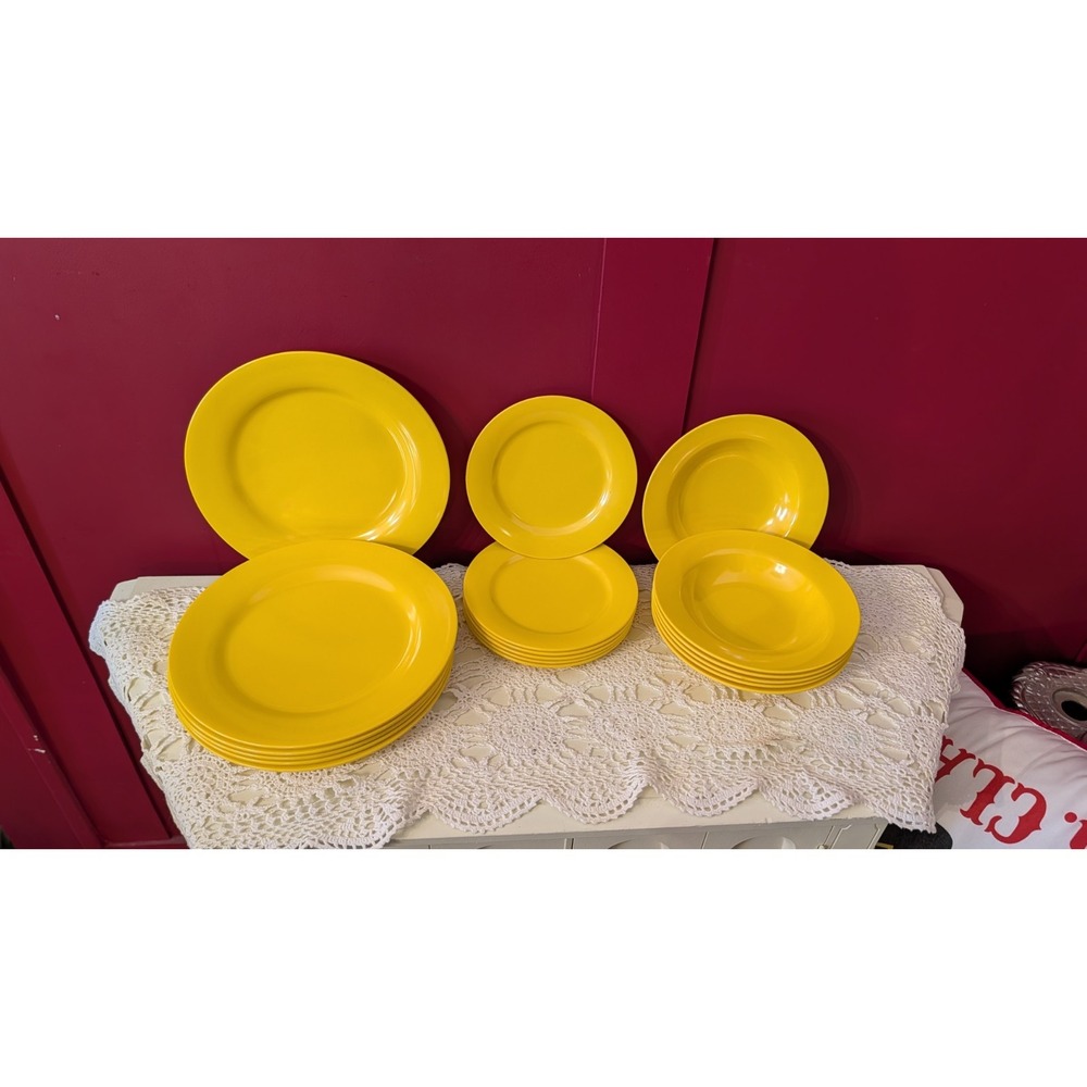Yellow Melamine Vintage Elan Dinnerware Set 18 Pc MCM plates bowls excellent lot